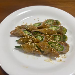 こむぎの作ってみた!投稿(オクラの肉巻き柚子胡椒わさびソース♩レンジで簡単！めちゃうま)