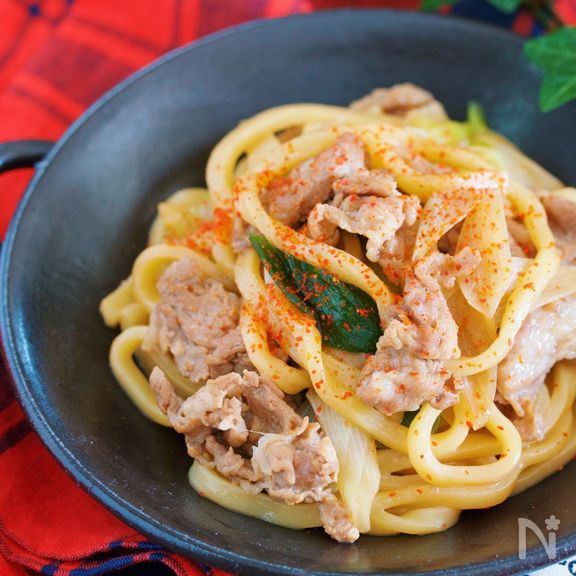 解凍不要♪味がしみしみ♪『ワンポット de すき焼きうどん』