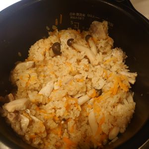 ミの作ってみた!投稿(【鶏肉ときのこの炊き込みご飯】最高峰の美味しさ☆うま味♬)