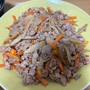 ちちちの作ってみた!投稿(ご飯が進むガッツリ和食🥰ごぼうとにんじんの肉味噌炒め🍚)