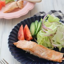 材料3つで簡単メインディッシュ☆鮭の塩バター焼き