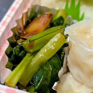 まゆのの作ってみた!投稿(【小松菜の香味にんにく炒め】ひとつの食材で♪)