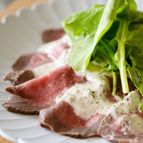 お鍋でつくるローストビーフ〜トンナートソースをかけて〜