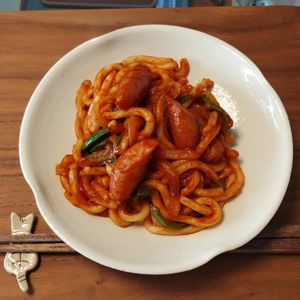 ゆの作ってみた!投稿(パスタより美味しい!?『うどんナポリタン』ランチに最適♡)