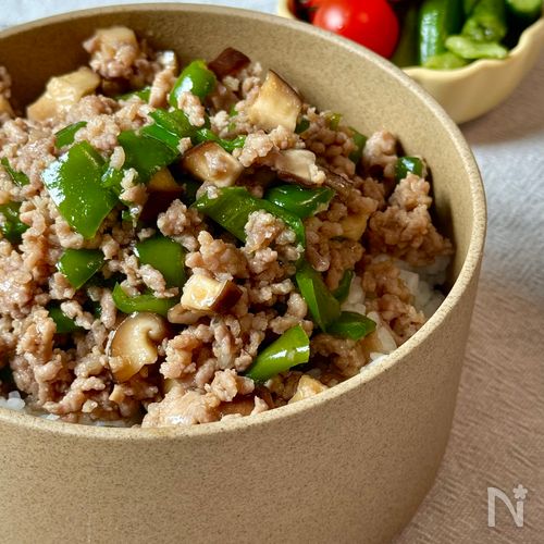 10分で完成！【椎茸ピーマンそぼろ丼】