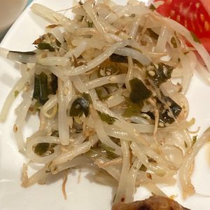 すみれの作ってみた!投稿(＼抱えて食べたい♪／もやしとわかめの簡単ナムル)