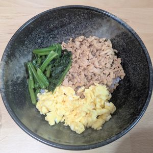 ゆいの作ってみた!投稿(【しっとりそぼろの三色丼】簡単絶品！)