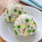 グリーンピースとチーズの塩昆布おにぎり