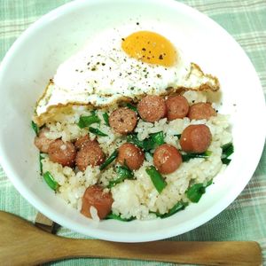 M＊Pの作ってみた!投稿(やみつきになるおいしさ♪ソーセージとニラの混ぜごはん)