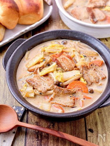 【ルウなしで簡単】「豚肉と白菜の和風クリームシチュー」醤油とバターが決め手！