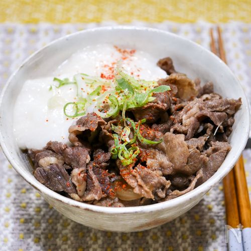 トロロと牛肉で残暑を乗り切る「夏牛丼」
