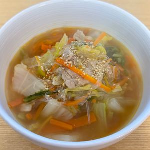 Tsuneaki Okadaの作ってみた!投稿(豚肉と白菜のピリ辛春雨スープ)