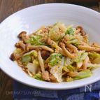 鶏ひき肉とキャベツとしめじのオイレモン炒め