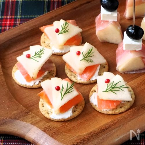 クリスマスに！洋梨とスモークサーモンのカナッペ