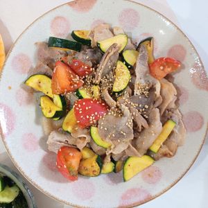 milkの作ってみた!投稿(【豚バラズッキーニの旨塩にんにく炒め】カリじゅわ♪夏味おかず)