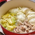 ＊春キャベツと新玉ねぎと豚こまのガリバタ蒸し煮＊
