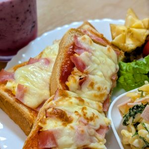 まゆのの作ってみた!投稿(コメダ風♪【たっぷり卵のピザトースト】)
