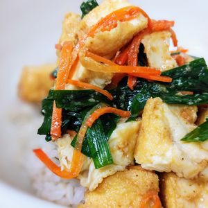 Patchouli🐱🐾の作ってみた!投稿(レンジでOK《厚揚げとにらのにんにくごま味噌丼》)