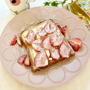 のりのり🐾🎀🤍の作ってみた!投稿(しょっぱさと甘さが合わさった！いちごとチーズのトースト)