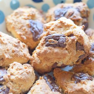 なつみにもの作ってみた!投稿(【材料4つ！スタバ風♡お手軽チョコスコーン】HMで簡単)