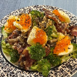 楽ラク手抜キッチン🐶🐾の作ってみた!投稿(カリカリベーコンとブロッコリーのデリ風サラダ)