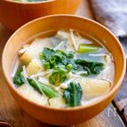 【小松菜とえのきと油揚げのお味噌】我が家のお味噌汁♬︎
