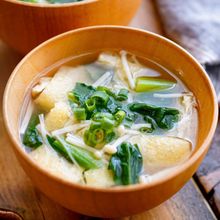 【小松菜とえのきと油揚げのお味噌】我が家のお味噌汁♬︎