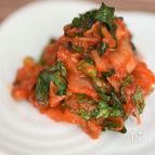 材料4つだけ！アレンジ自在♪小松菜のキムチなめたけ炒め