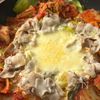 豚バラとキャベツのチーズダッカルビ風フライパン蒸し
