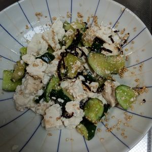 鶏皮坊主の作ってみた!投稿(きゅうりと豆腐《やみつき♡塩昆布サラダ》)