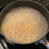 袋の中で叩いて混ぜるだけ「きゅうりと長芋の冷製もずく素麺」の工程2