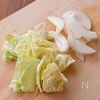 【キャベツと海苔の中華スープ】韓国のりの風味がいい♪の工程1