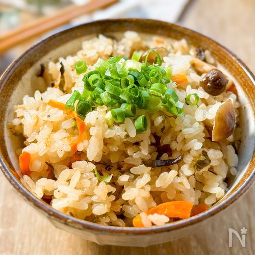 旨みが溢れる！【ツナときのこの塩昆布炊き込みご飯】