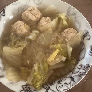 るるんぶの作ってみた!投稿(ふわふわ鶏団子と白菜の春雨スープ)
