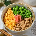 グリーンピースで【春の三色丼】