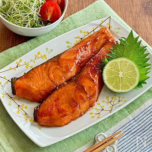 漬けて焼くだけお手軽に♩鮭の味噌漬け焼き