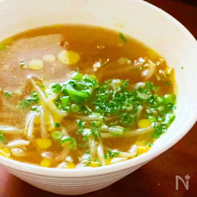 【給料日前お助けレシピ】家計救済!もやしだけラーメン風スープ