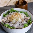 ひと工夫でご馳走に！豚しゃぶと茹で玉ねぎの旨ダレサラダ