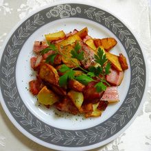 イベリコ豚の厚切りベーコンとじゃがいものローズマリー焼き