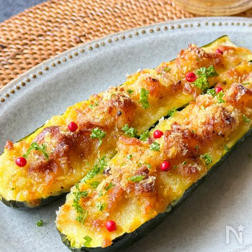 くりぬき不要!夏のごちそう【ズッキーニボート】