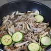 旨辛♡食欲そそる【豚こまとズッキーニのコチュマヨ炒め】の工程3
