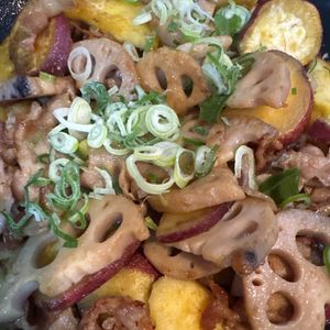 あけみの作ってみた!投稿(『れんこんとさつまいもと豚肉の甘辛ごま絡め』ご飯に合う♬)