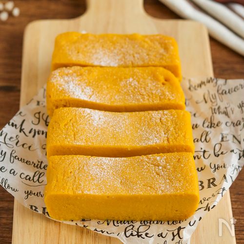 豆腐でヘルシー♡濃厚かぼちゃケーキ【レンジで完成!】