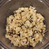 うま味たっぷり！塩昆布のオイルおにぎりの工程1