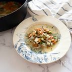手羽端と冷蔵庫の野菜で作る優しい味のチキンスープ
