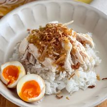 香ばしネギ油だれで！台湾屋台風ジーローハン（雞肉飯）