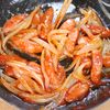 簡単♪あま~い🤭💕ウインナーと玉ねぎのケチャバター炒め✨の工程3