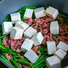 牛こまと豆腐とにんにくの芽のオイスター炒めの工程4