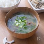 【胃腸に優しい】シャキシャキ水菜となめこの旨み味噌汁