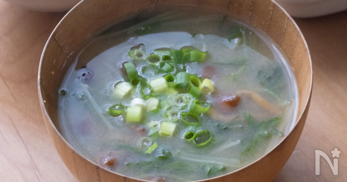 【胃腸に優しい】シャキシャキ水菜となめこの旨み味噌汁